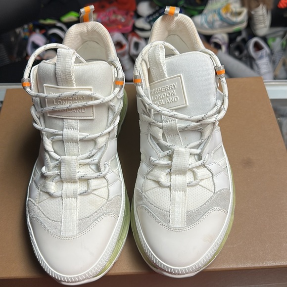 Burberry shoe size 39 euro unisex - Picture 2 of 8